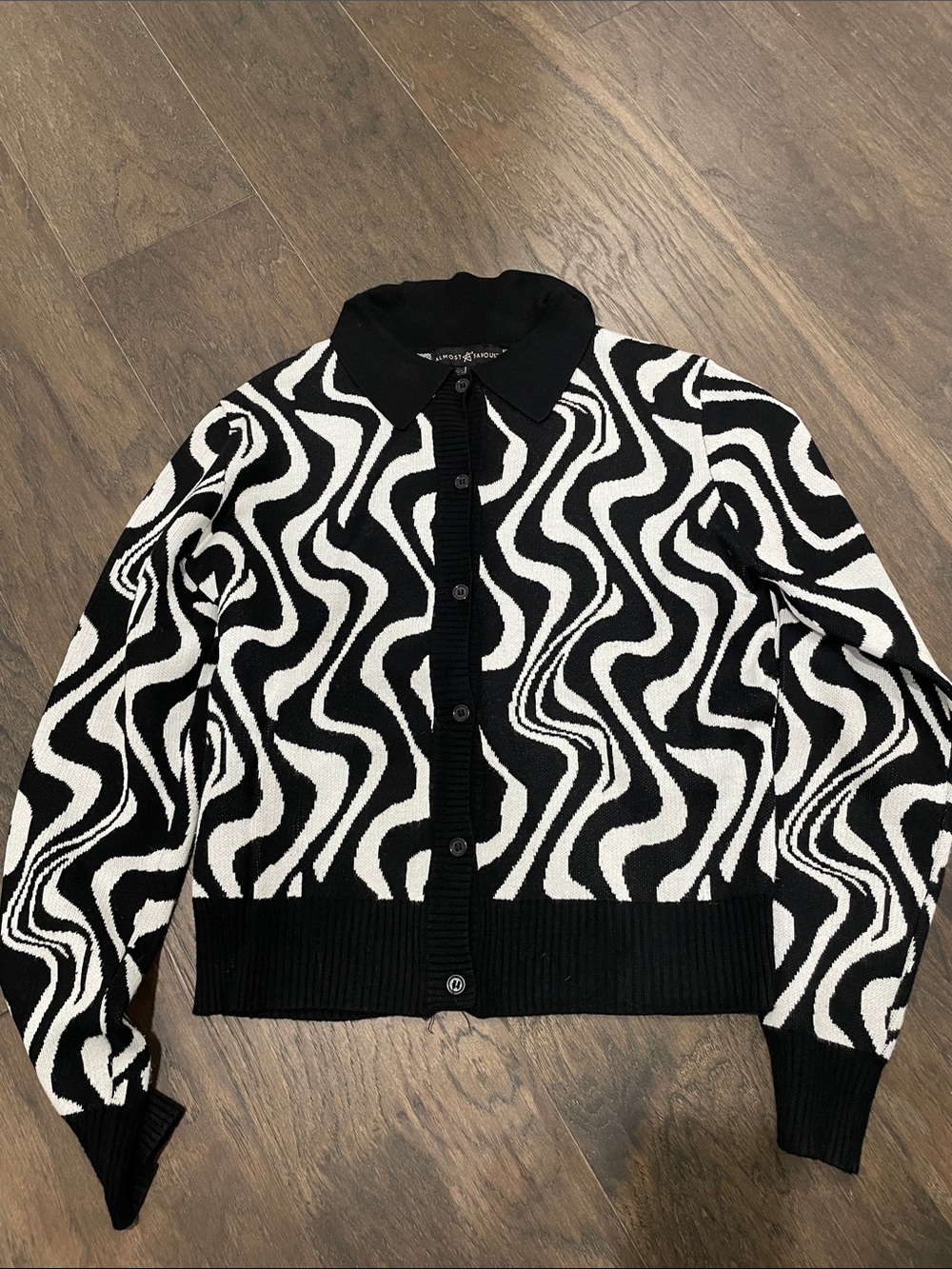 Black & White Wave-Pattern Collared Cardigan Sweater